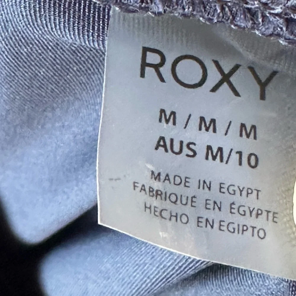 BNWT Roxy Woman's Rash Guard - Picture 2 of 3